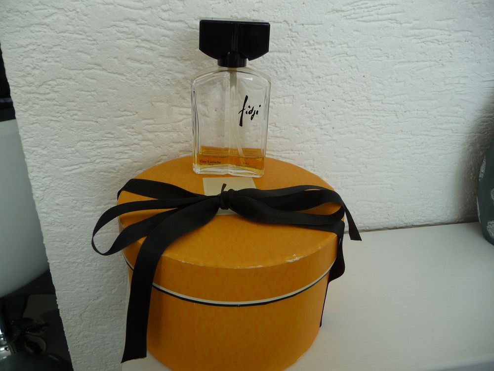 Coffret vintage flacon parfum FIDJI de GUI LAROCHE 