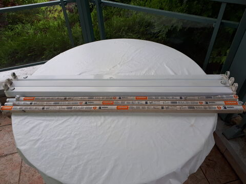 2 Tubes néon neufs avec 2 réglettes 6 Montigny-Lencoup (77)