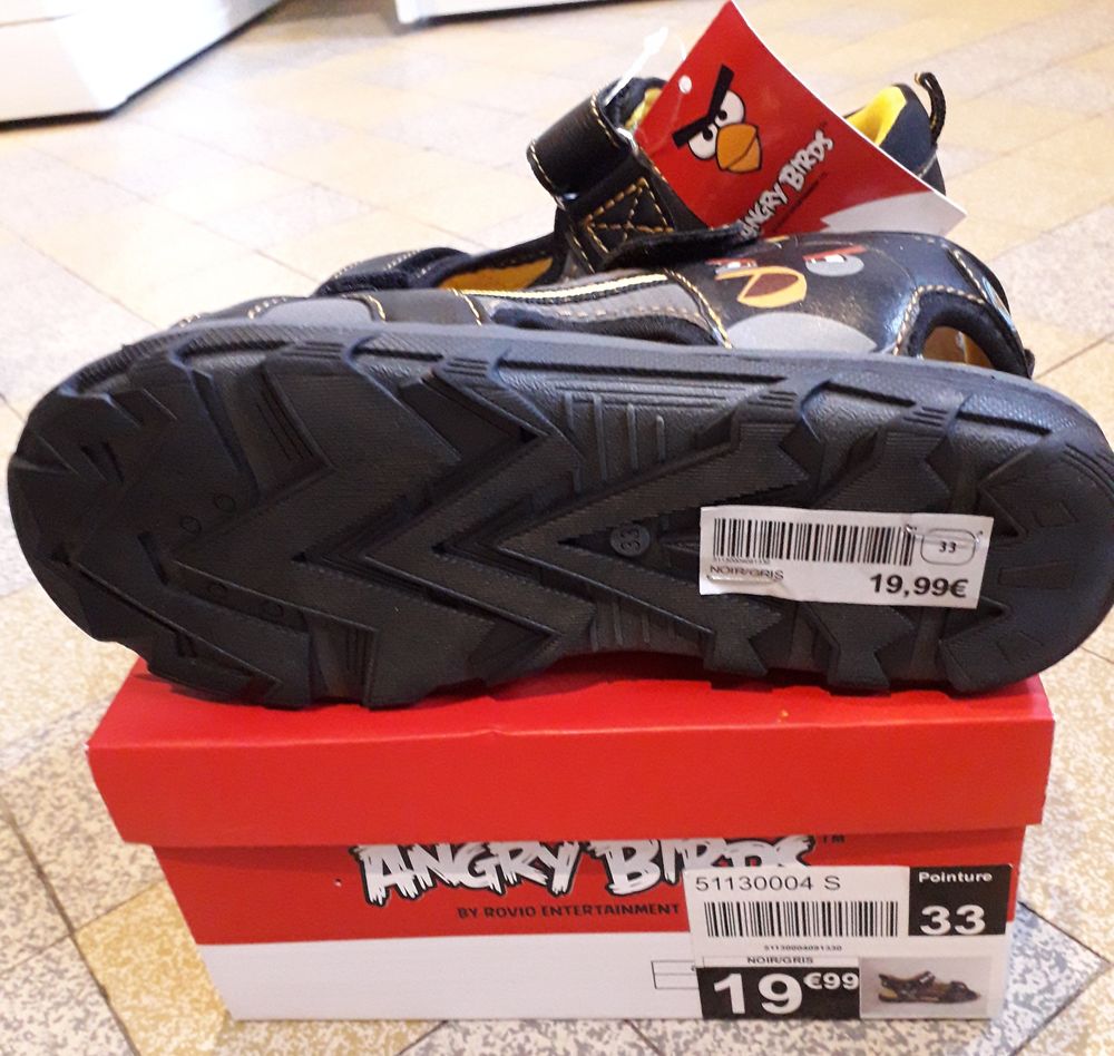 SSandale nu-pieds angry birds pointure 33 neuf pas d'envoi Chaussures enfants