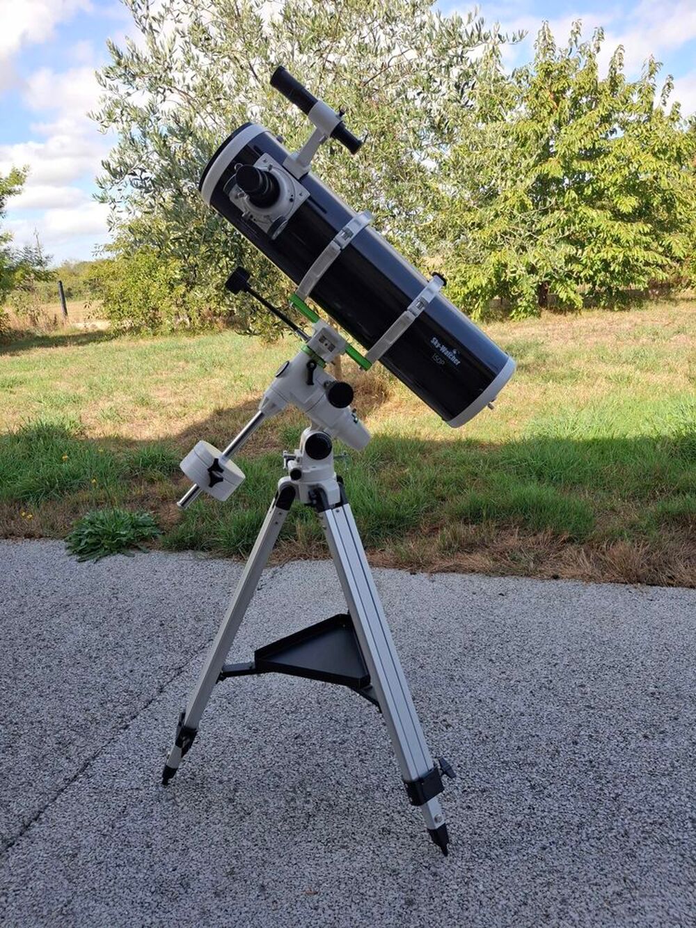 T&eacute;lescope Skywatcher Photos/Video/TV