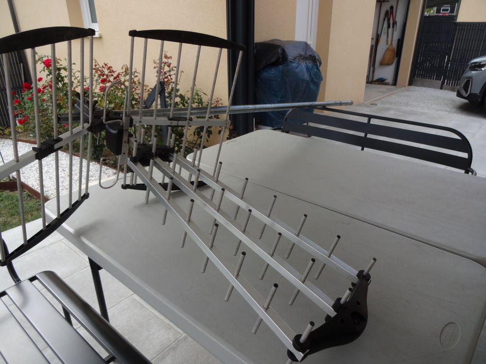 Antenne T&eacute;l&eacute; avec tube 2 m tel 0627473514 Bricolage