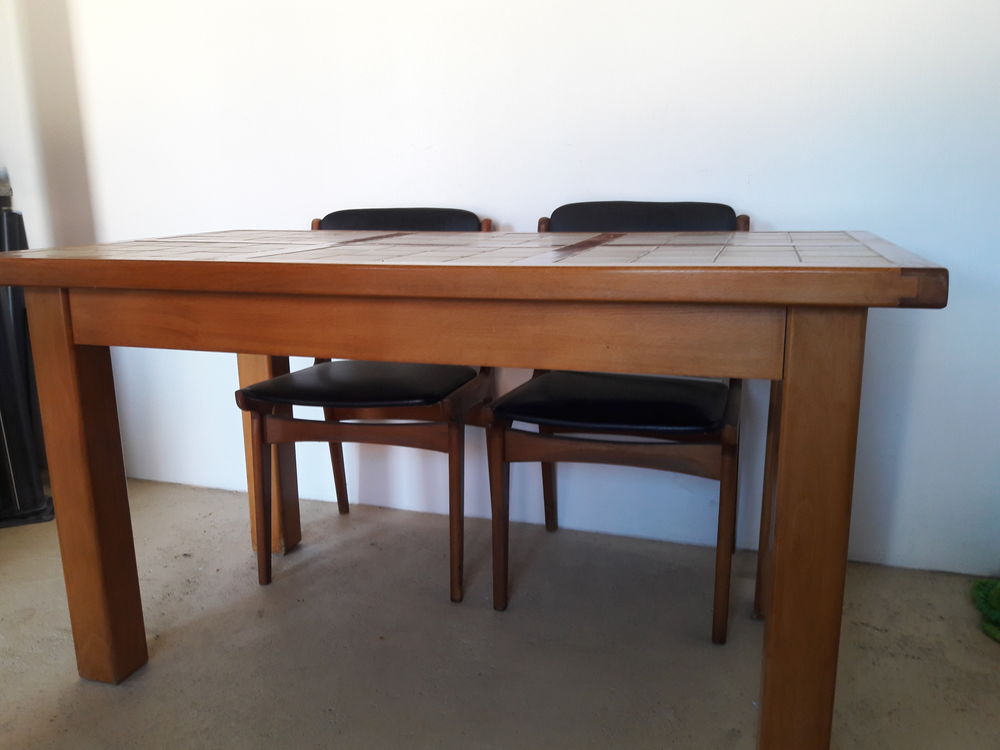 Table en ch&ecirc;ne carrel&eacute;e Meubles