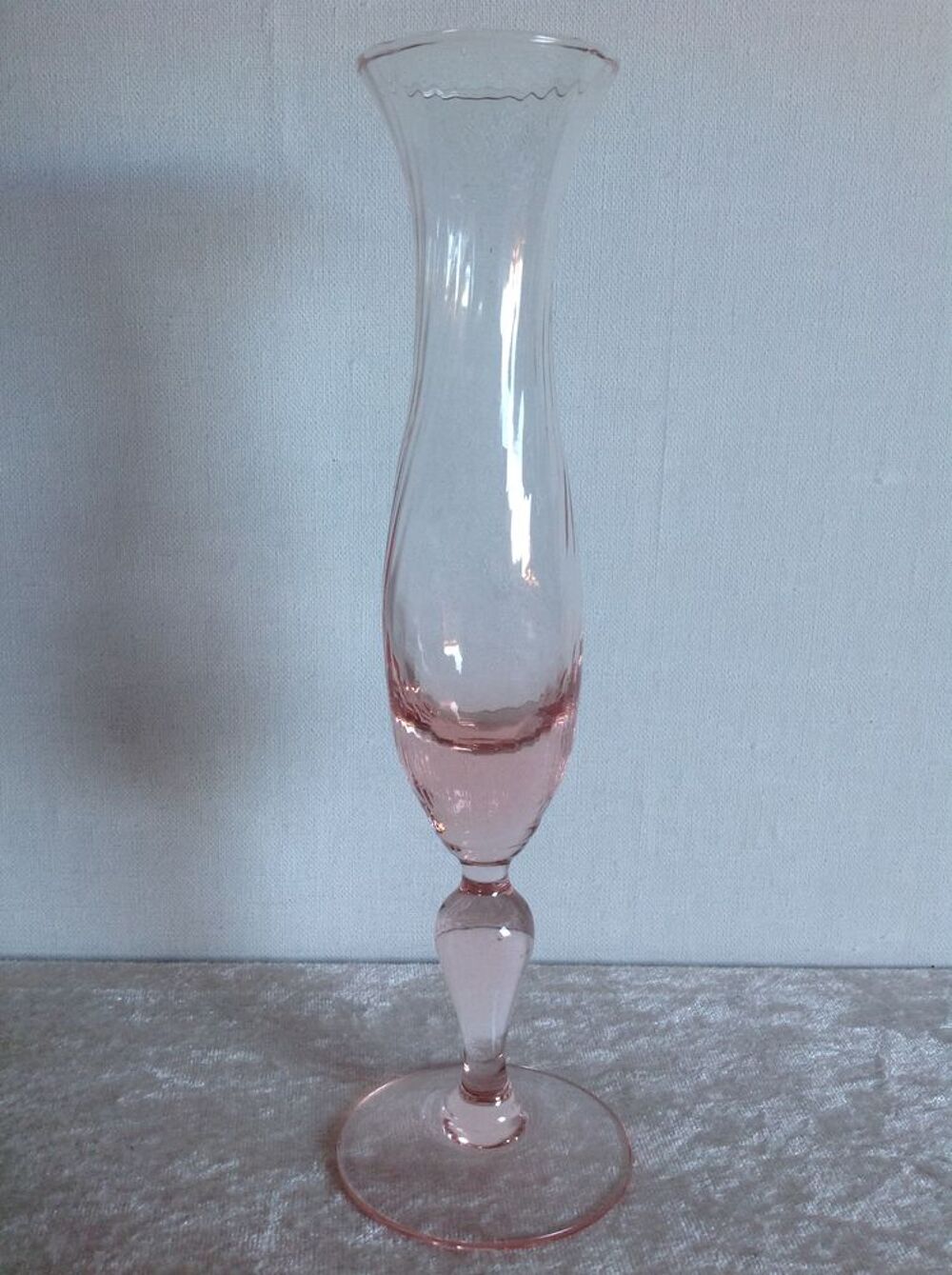 VASE COUPE EN CRISTAL ROSE Ht 21,8 cm Envoi Possible
Décoration