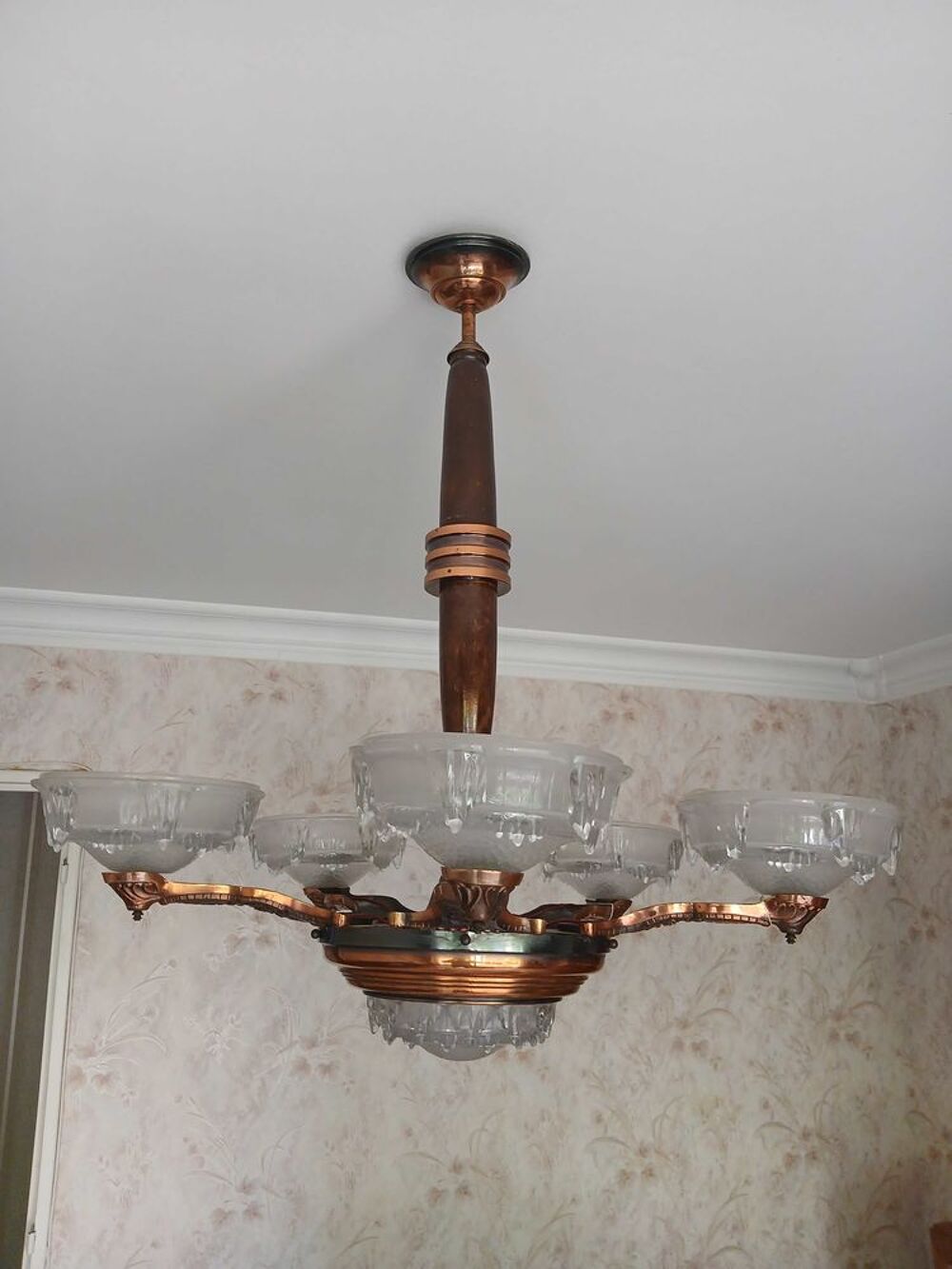 Lustre &agrave; 6 ampoules. Décoration