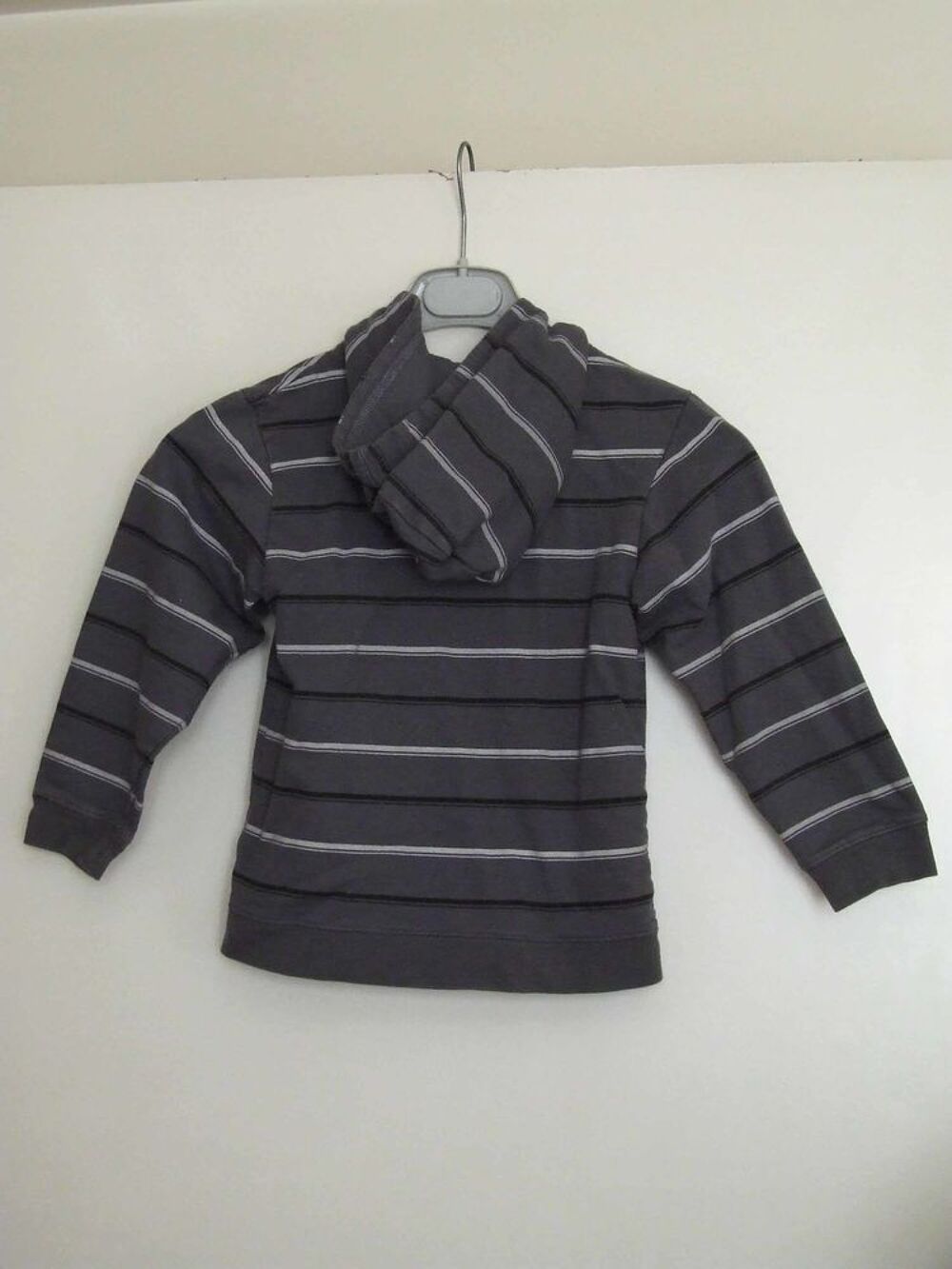 Gilet &agrave; capuche, de La Halle, Ray&eacute; gris, 8&nbsp;ans, TBE Vêtements enfants
