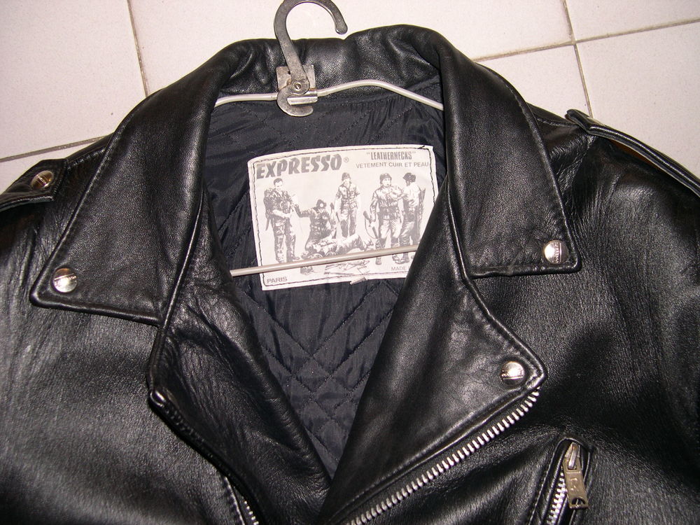 A saisir Blouson Cuir Noir, type Perfecto. peu port&eacute; Vêtements