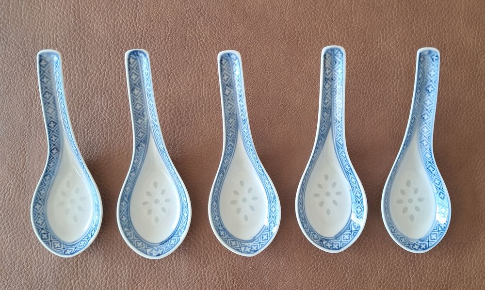 lot de 17 cuill&egrave;re &agrave; soupe chinoise d&eacute;pareill&eacute;es 
Cuisine