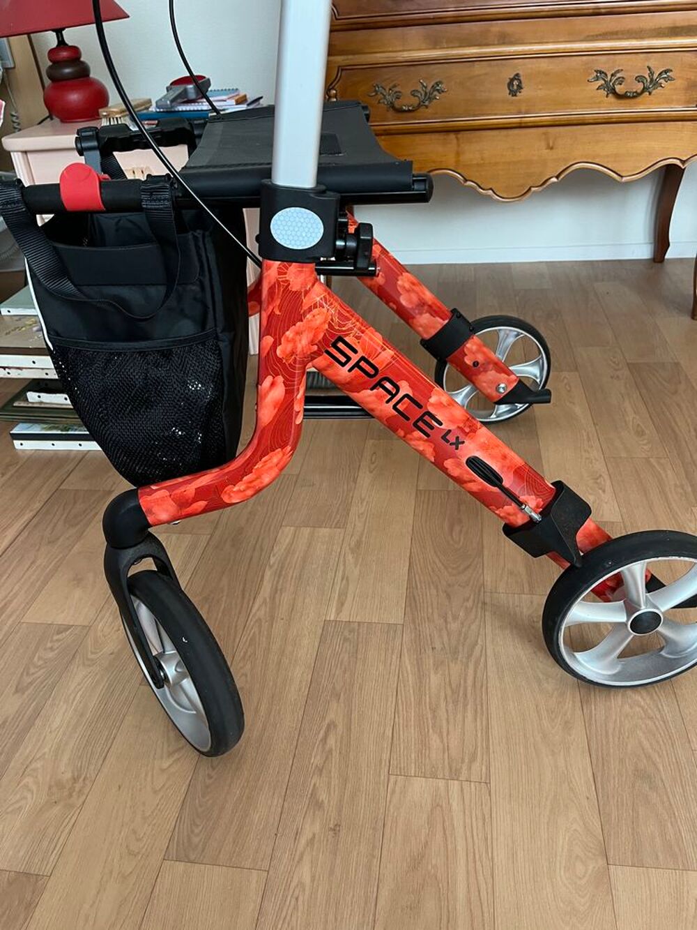 D&eacute;ambulateur en carbone Art Line Space Lx : H 55cm Meubles