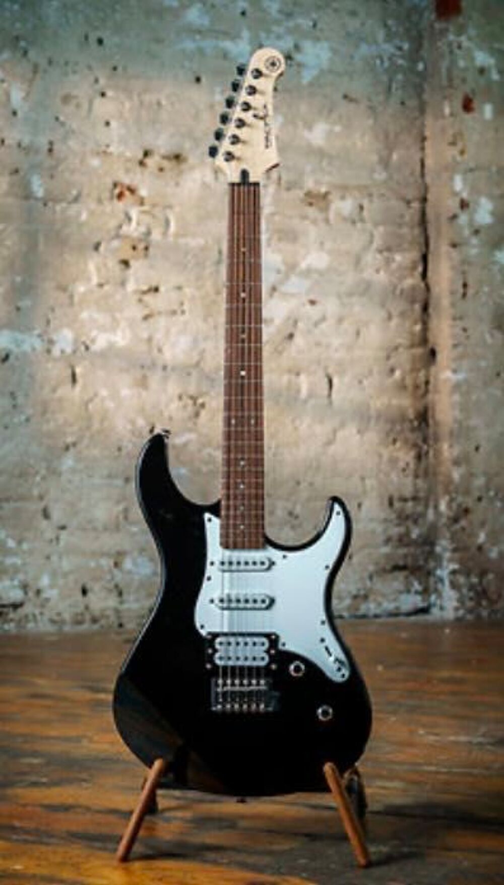 guitare yamaha 112v, neuve jamais utilis&eacute; Instruments de musique