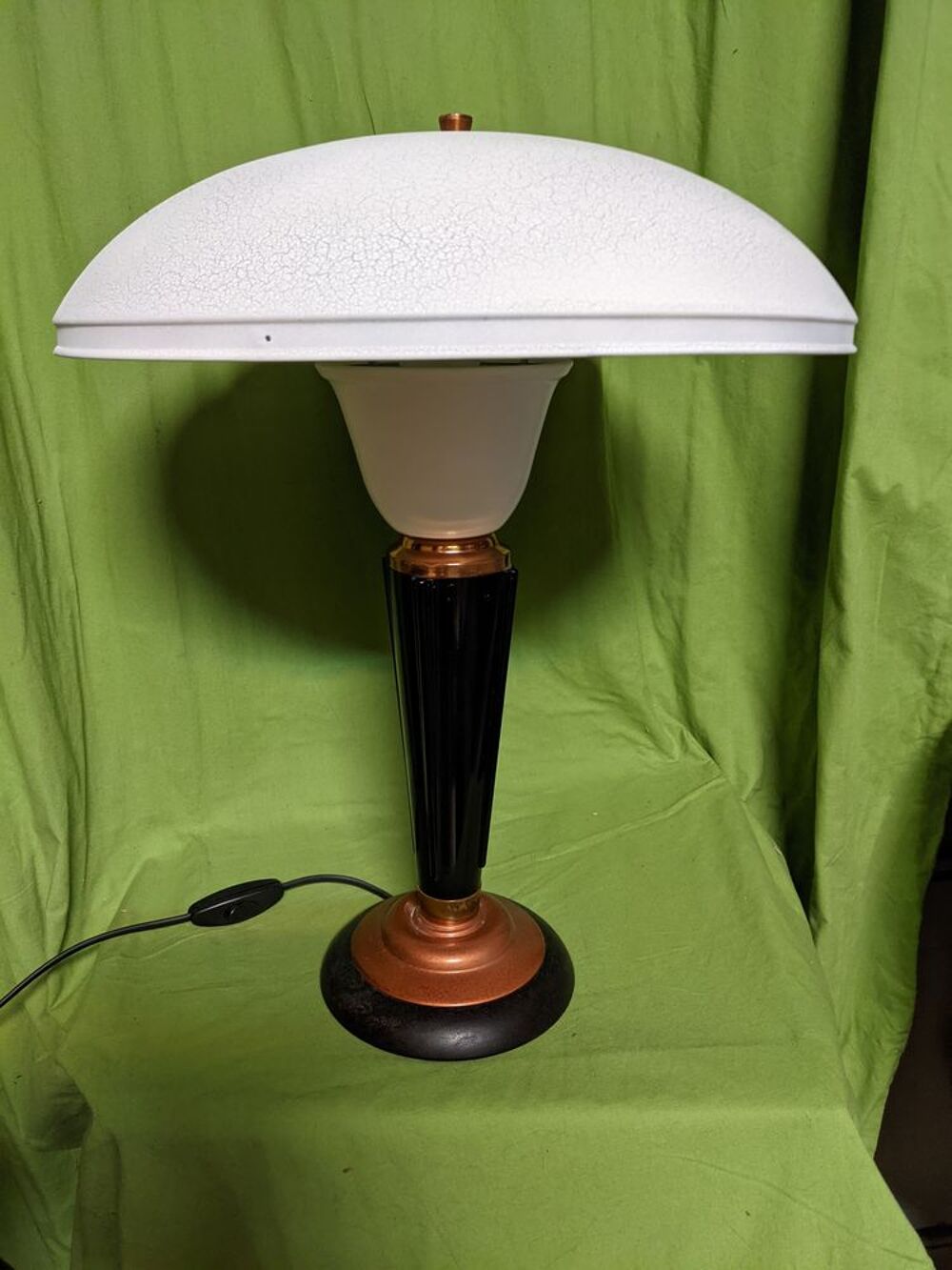 LAMPE JUMO 320 Bak&eacute;lite et PATINE CRAQUEL&Eacute;. Ancienne lampe d Décoration