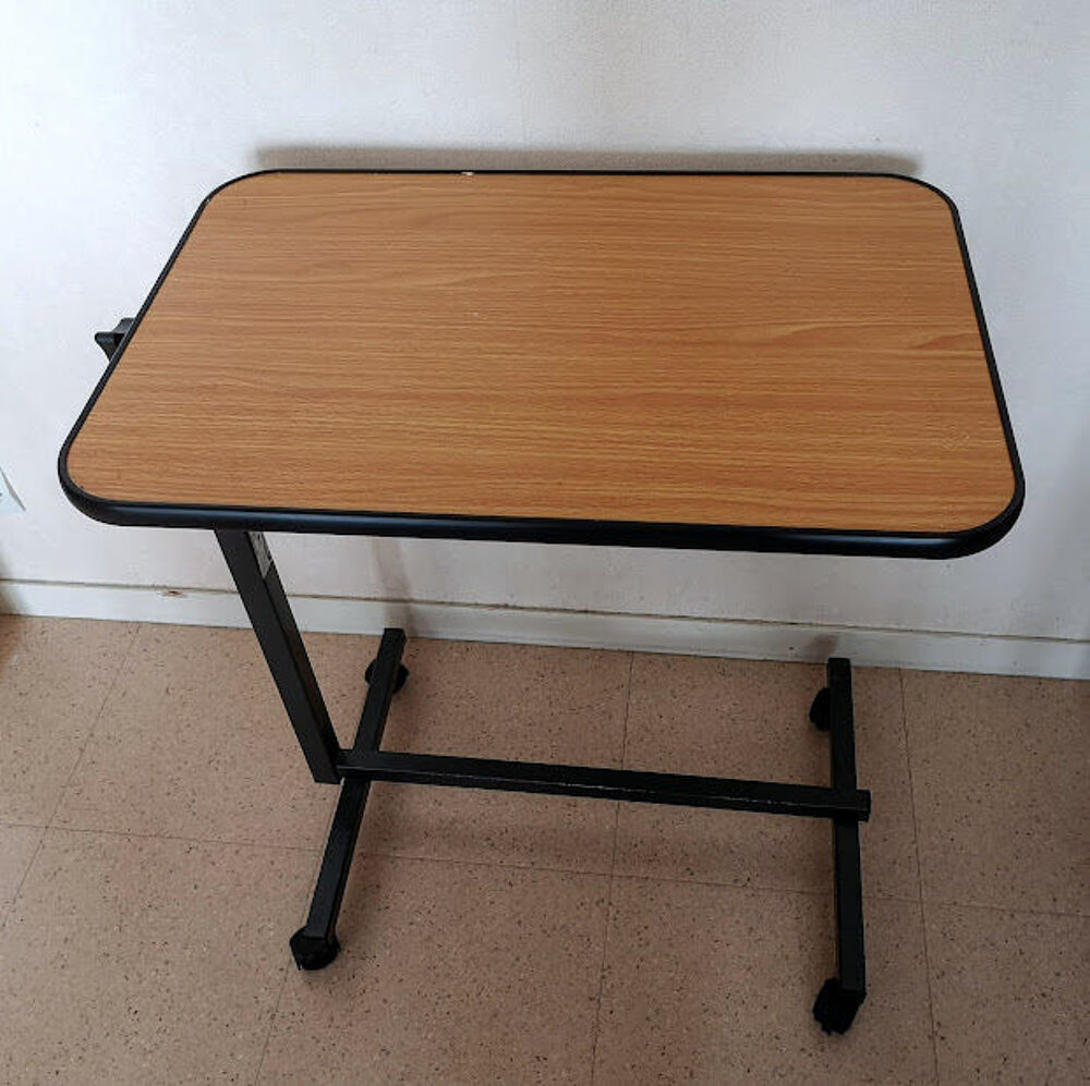 Table de lit inclinable &agrave; roulette Puériculture