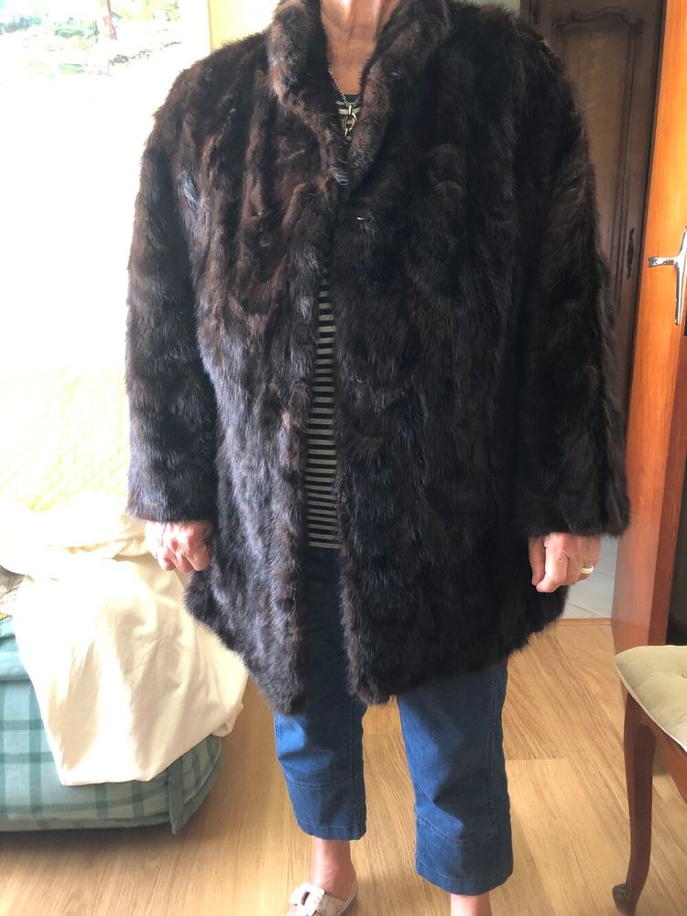 tr&egrave;s belle veste en fourrure v&eacute;ritable Vêtements