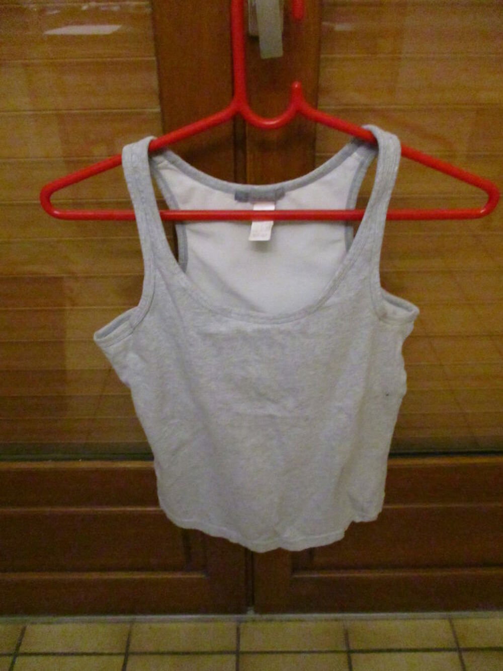 lot de 3 v&ecirc;tements de sport en bon &eacute;tat = 36/38
Vêtements