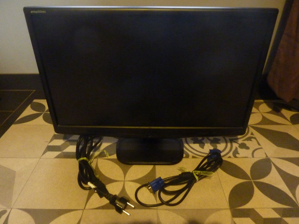 &Eacute;cran EMachines E230H 23 Pouces Matériel informatique