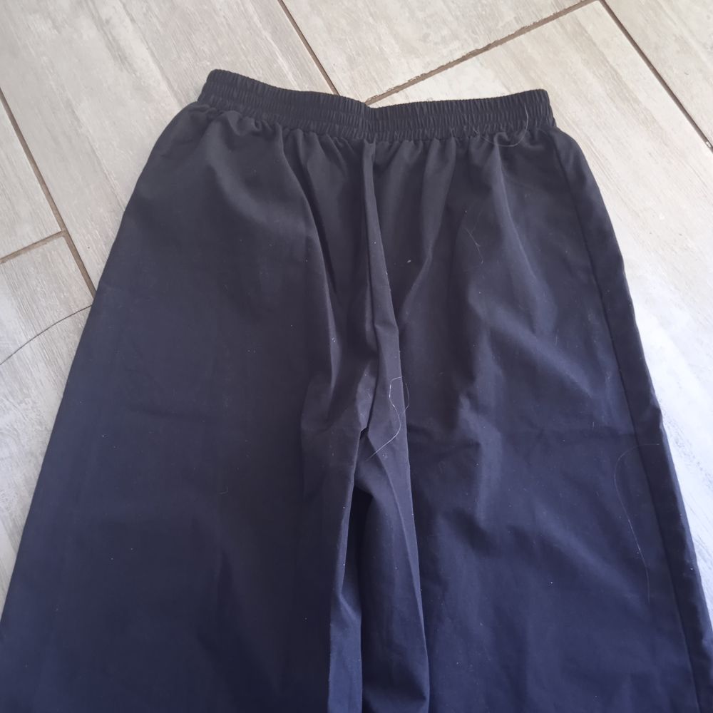 Pantalon sport wear Taille L noir marque shein taille elasti Vêtements