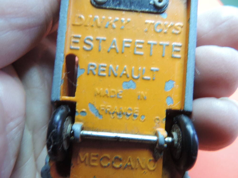 DINKY TOYS - ESTAFETTE RENAULT - Echelle : 1/43 &egrave;me. 