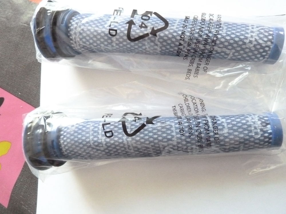 cause double emploi deux filtres d'Aspirateurs DYSON V6 neuf Electroménager