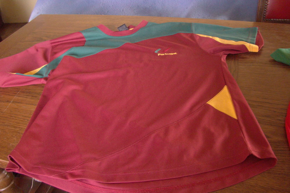 tres beau maillot foot Sports