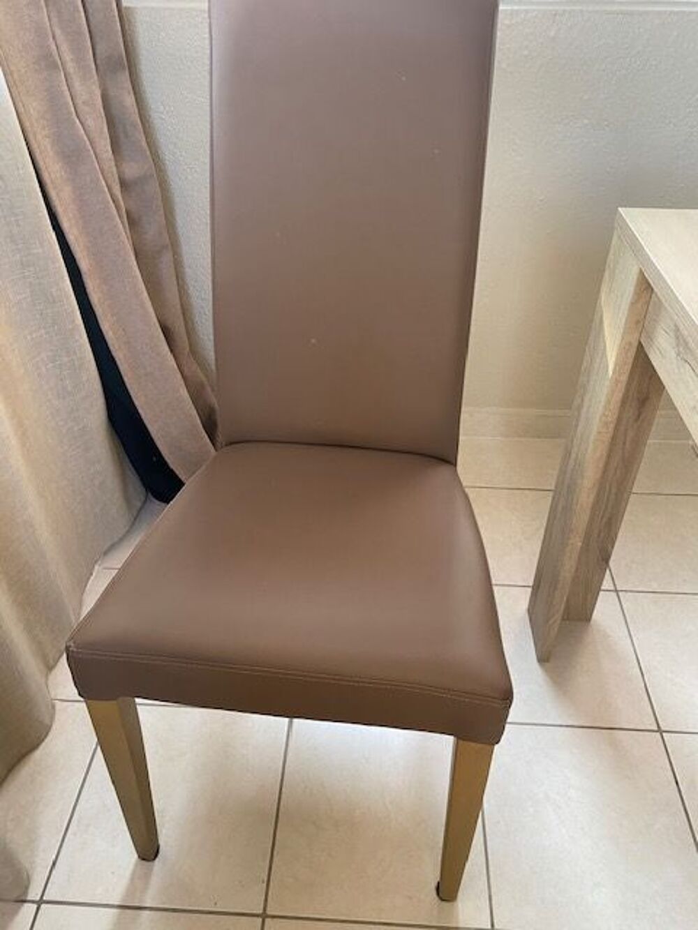 TABLE ET CHAISES SALLE A MANGER Meubles