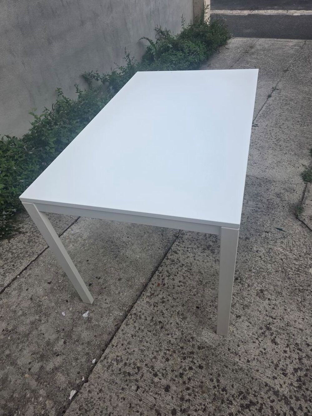 Table IKEA Blanche en acier Meubles