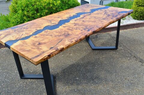 Table à manger neuve et unique en loupe de Peuplier et résin 2400 Niederbronn-les-Bains (67)