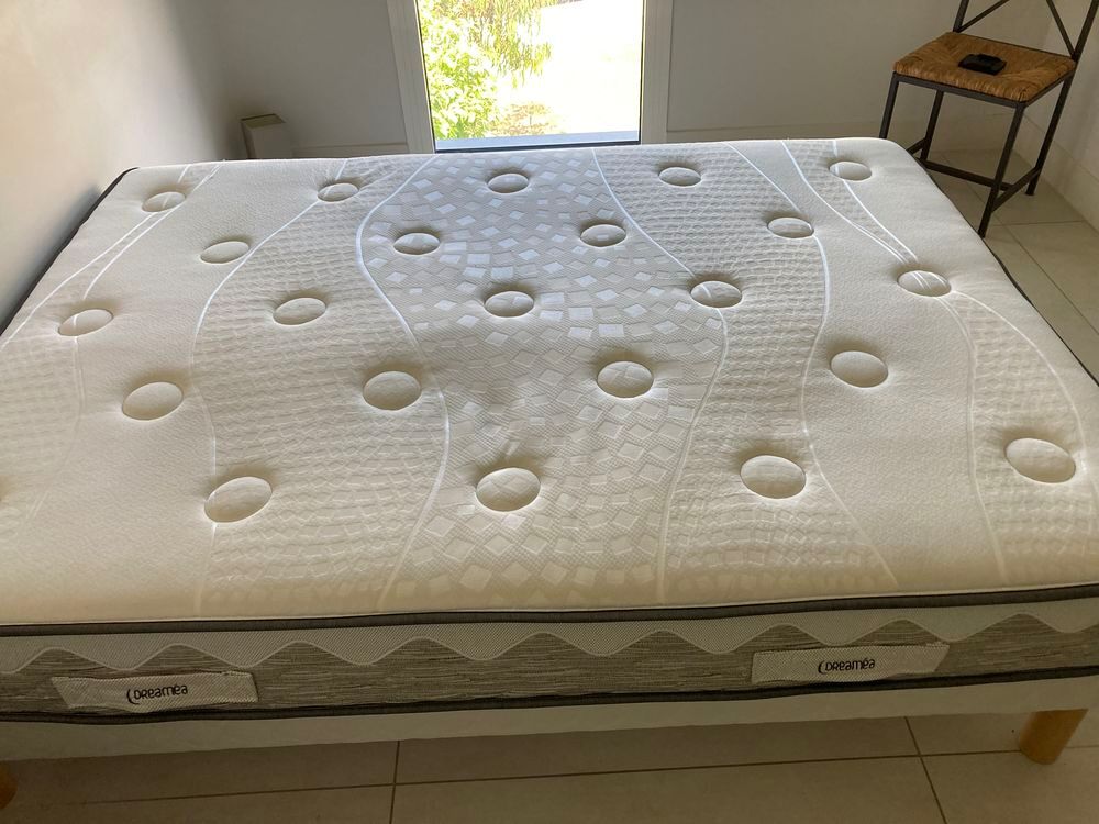 Lit 140 + sommier Meubles