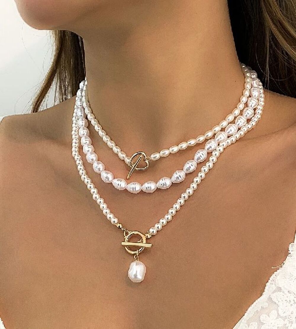 Collier/chaine perles avec pendentif Bijoux et montres