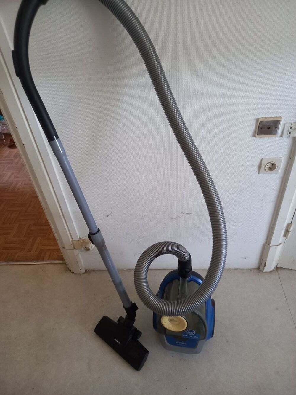 Aspirateur PHILIPS sans sac Electroménager