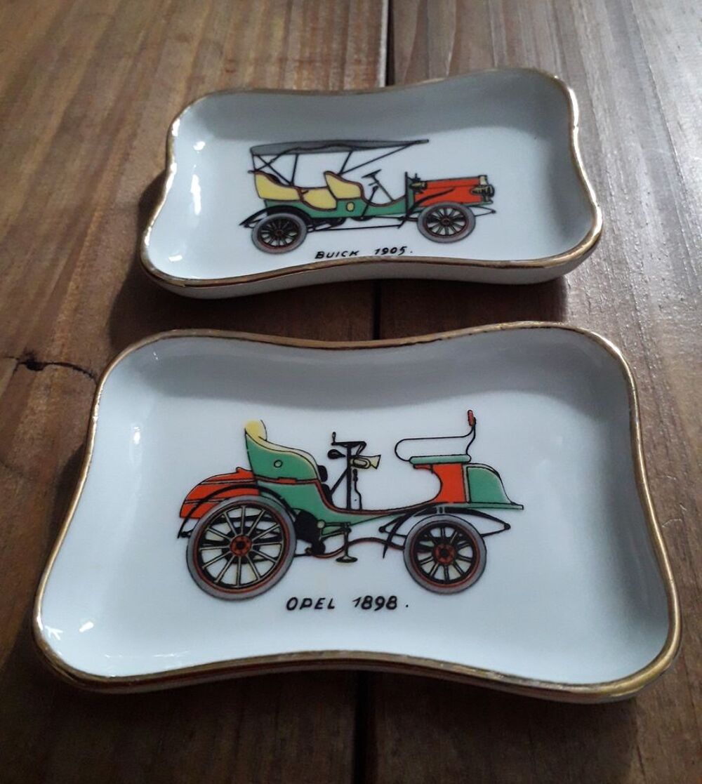 Lot de 2 cendriers porcelaine de Limoges : voitures D�coration