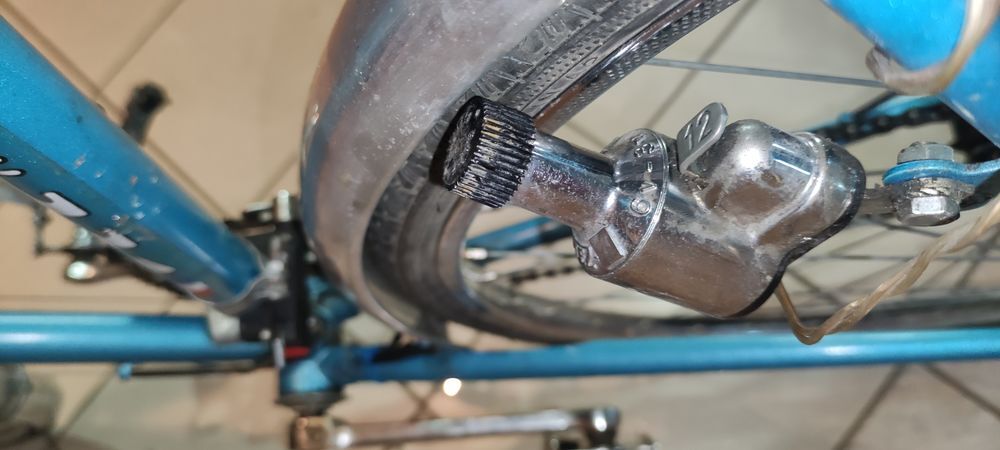 Rare Un v&eacute;lo de course YCENNA cadre acier bleu 57 cm. Tr&egrave;s b Vélos