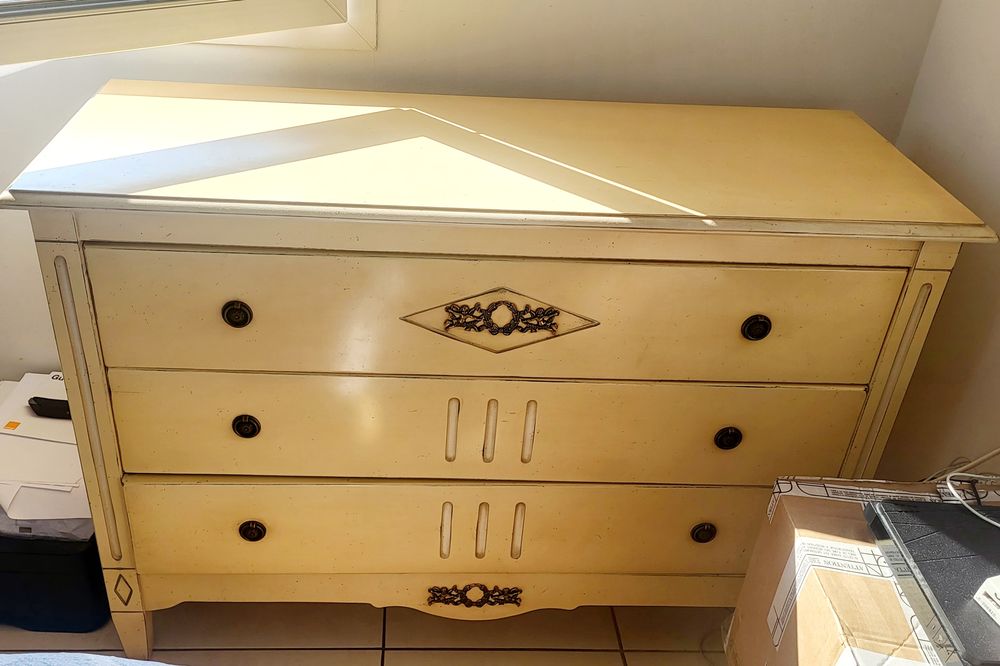 Lit + commode + 2 chevets Meubles