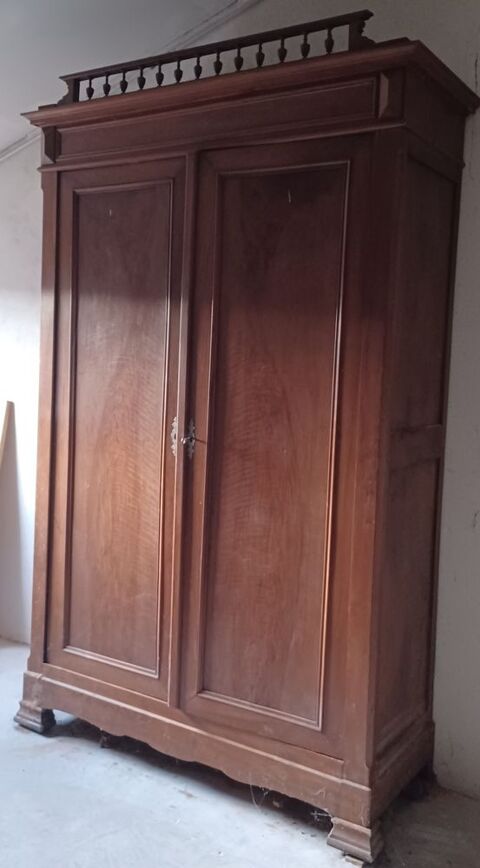 grande armoire en bois massif 0 Saint-Mamert-du-Gard (30)