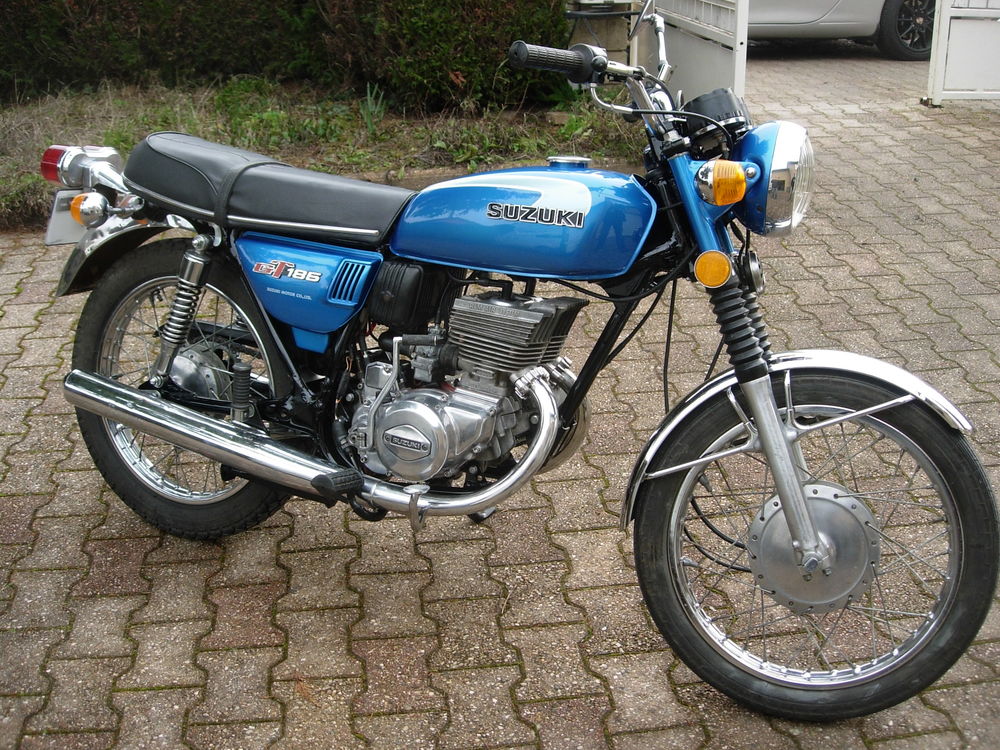 SUZUKI 1975 occasion 01600 Reyrieux