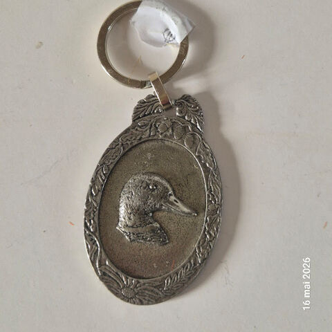 porte clefs en étain massif, fait France, une tête de canard 5 Aubusson (23)
