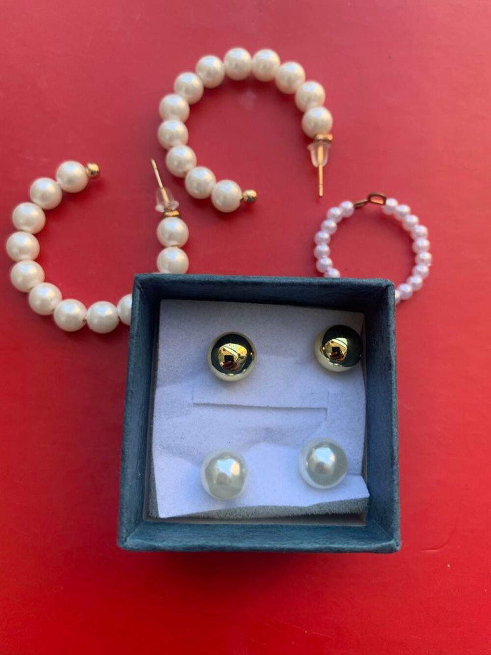Lot 4 paires boucles d'oreille perles et dor&eacute; set et &eacute;l&eacute;gant Bijoux et montres