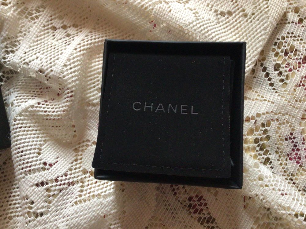 Bo&icirc;te &agrave; bague chanel Bijoux et montres