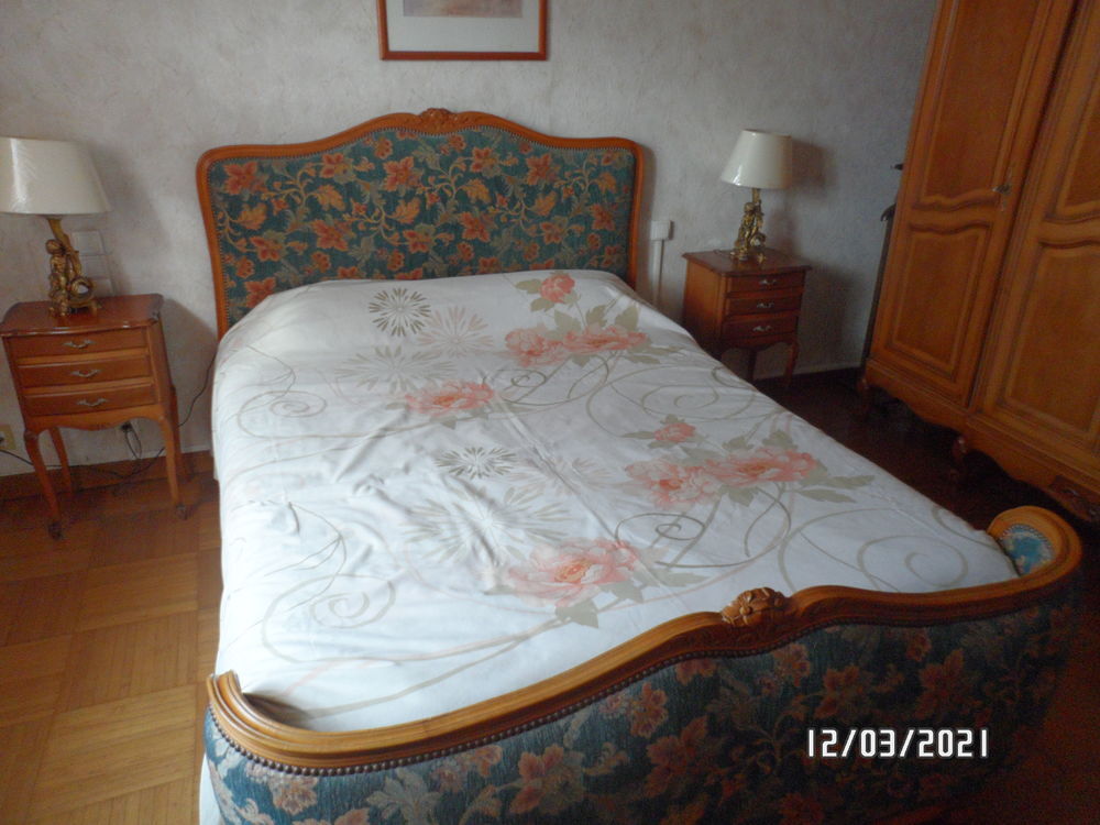 lit 2 places avec table de chevet Meubles