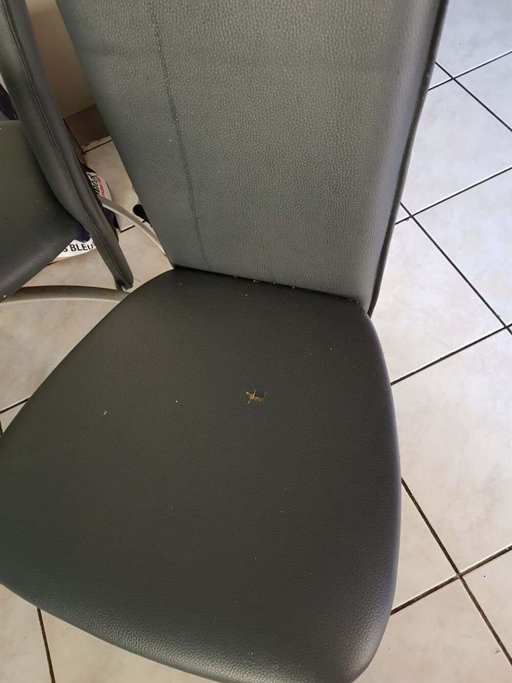 Table et ses 4 chaises Meubles