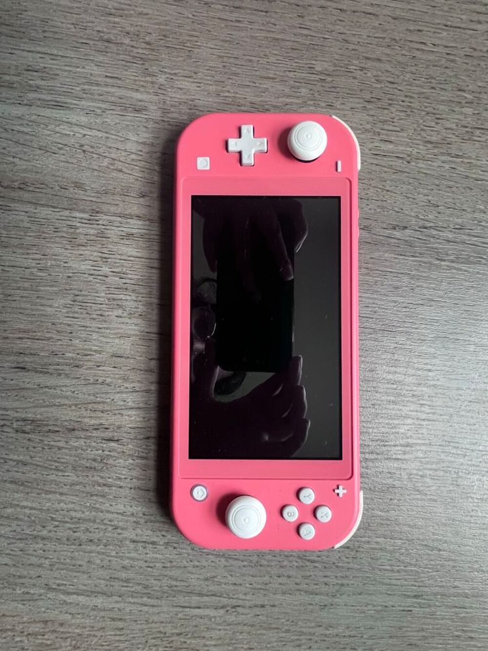 Nintendo Switch Lite �" Tr&egrave;s bon &eacute;tat + Etui + Chargeur + 3 jeux d&eacute;mat&eacute;rialis&eacute;s Consoles et jeux vid�os