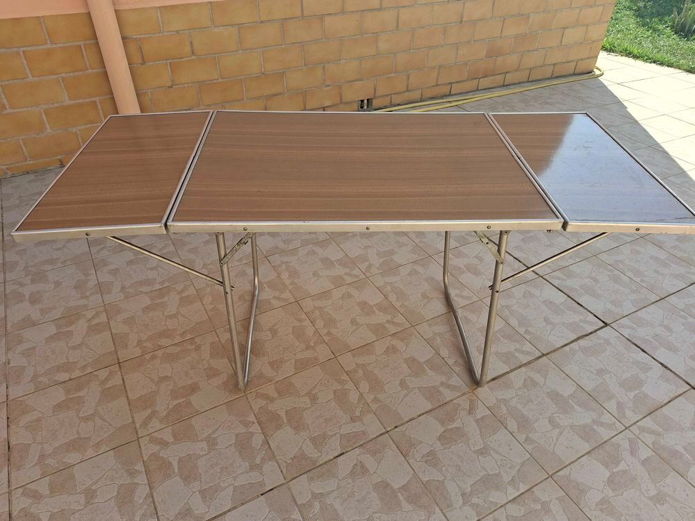 TABLE DE CAMPING Meubles