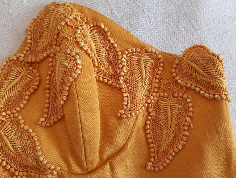 Bustier jaune moutarde doubl&eacute; empi&egrave;cement brod&eacute; taille 38 Vêtements