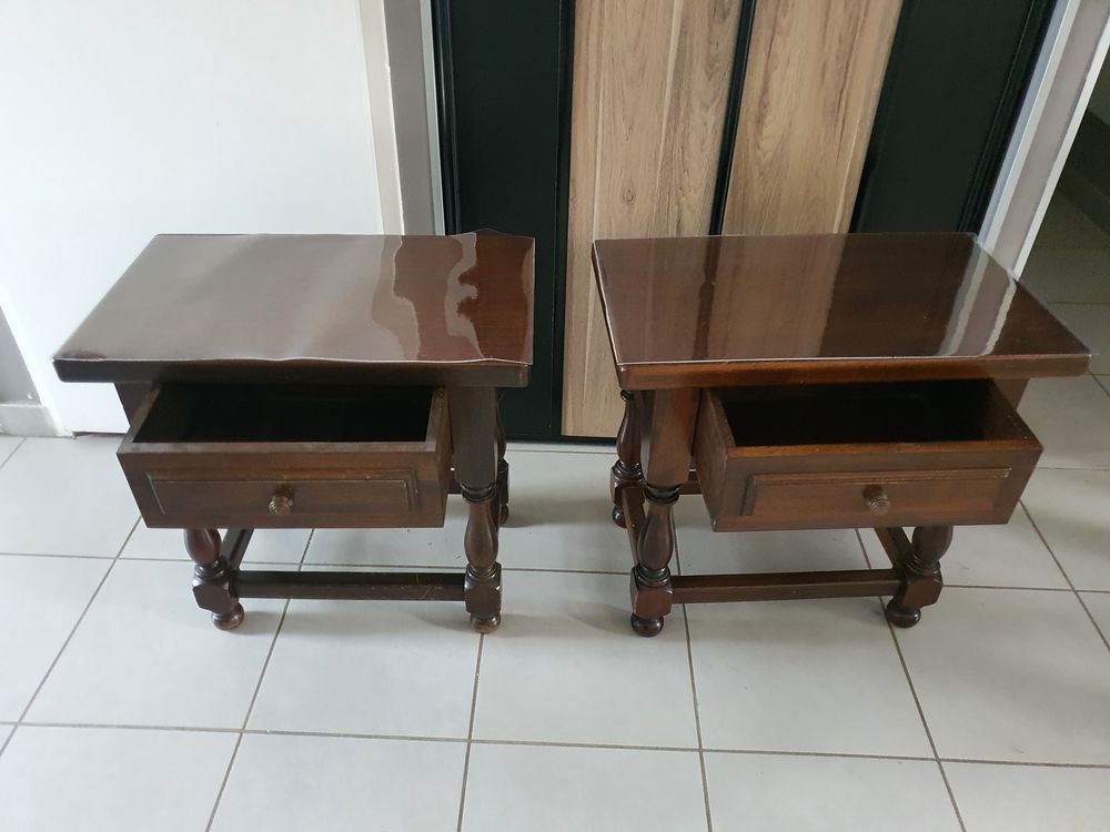 Deux tables de chevet Meubles