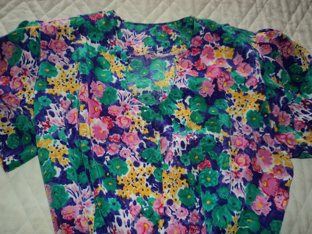 ROBE &agrave; FLEURS Taille 38-40 Vêtements