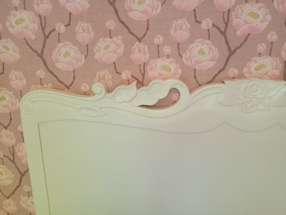 t&ecirc;te de lit blanche laqu&eacute;e Décoration