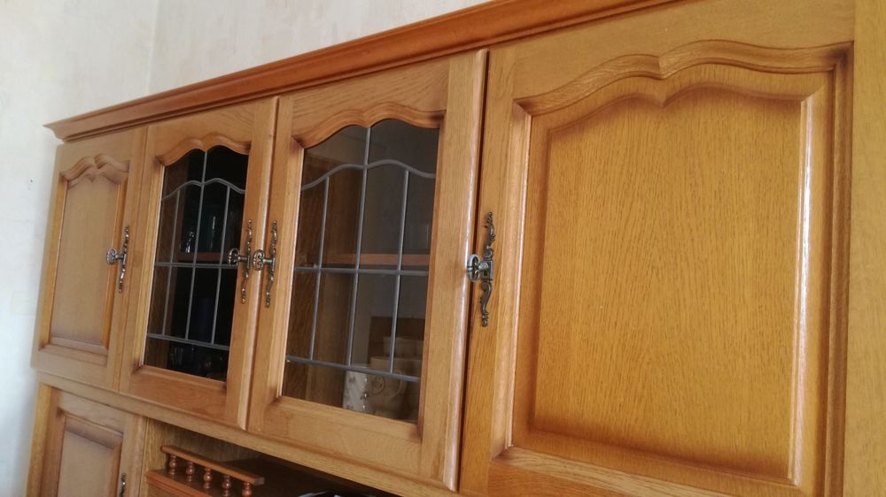Buffet en bois.
Meubles