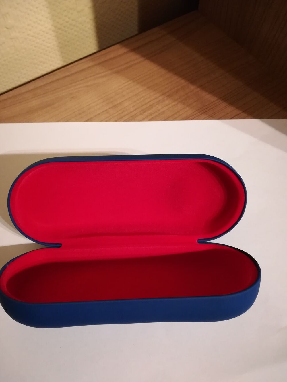 TRES BEL ETUI A LUNETTES ? IN STYLE ? 
Maroquinerie
