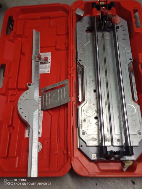 machine à  decoupe carrelage très. bon état 80 94800 Villejuif