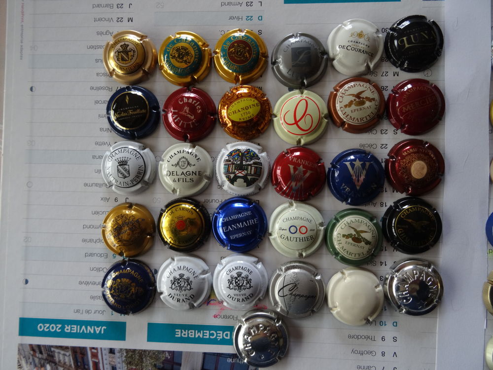 lots de capsules de champagne et mousseux 