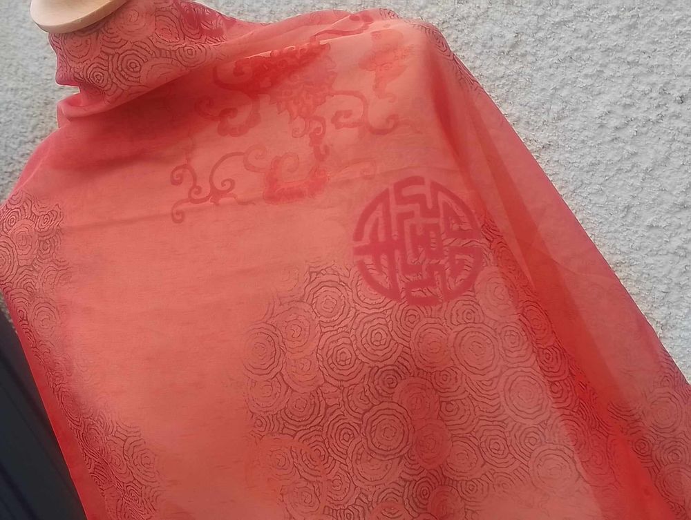 Magnifique Etole TU : Imprim&eacute; sur Fond Orang&eacute; - Quasi-neuf Vêtements