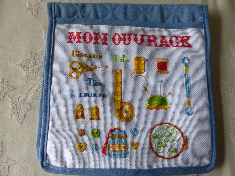 " mon ouvrage " = petit sac, d&eacute;co POINT DE CROIX Décoration